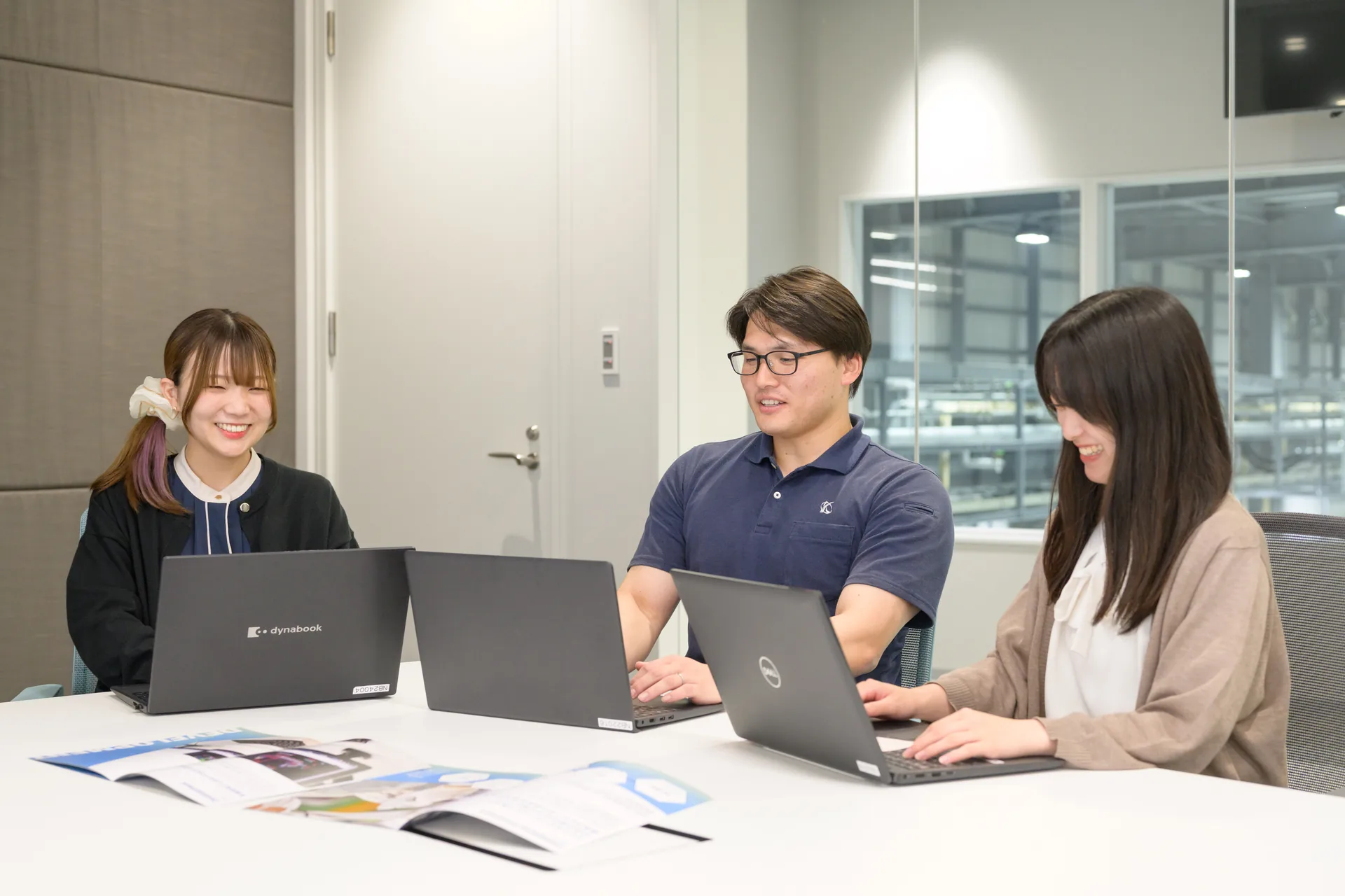 社員の打ち合わせ